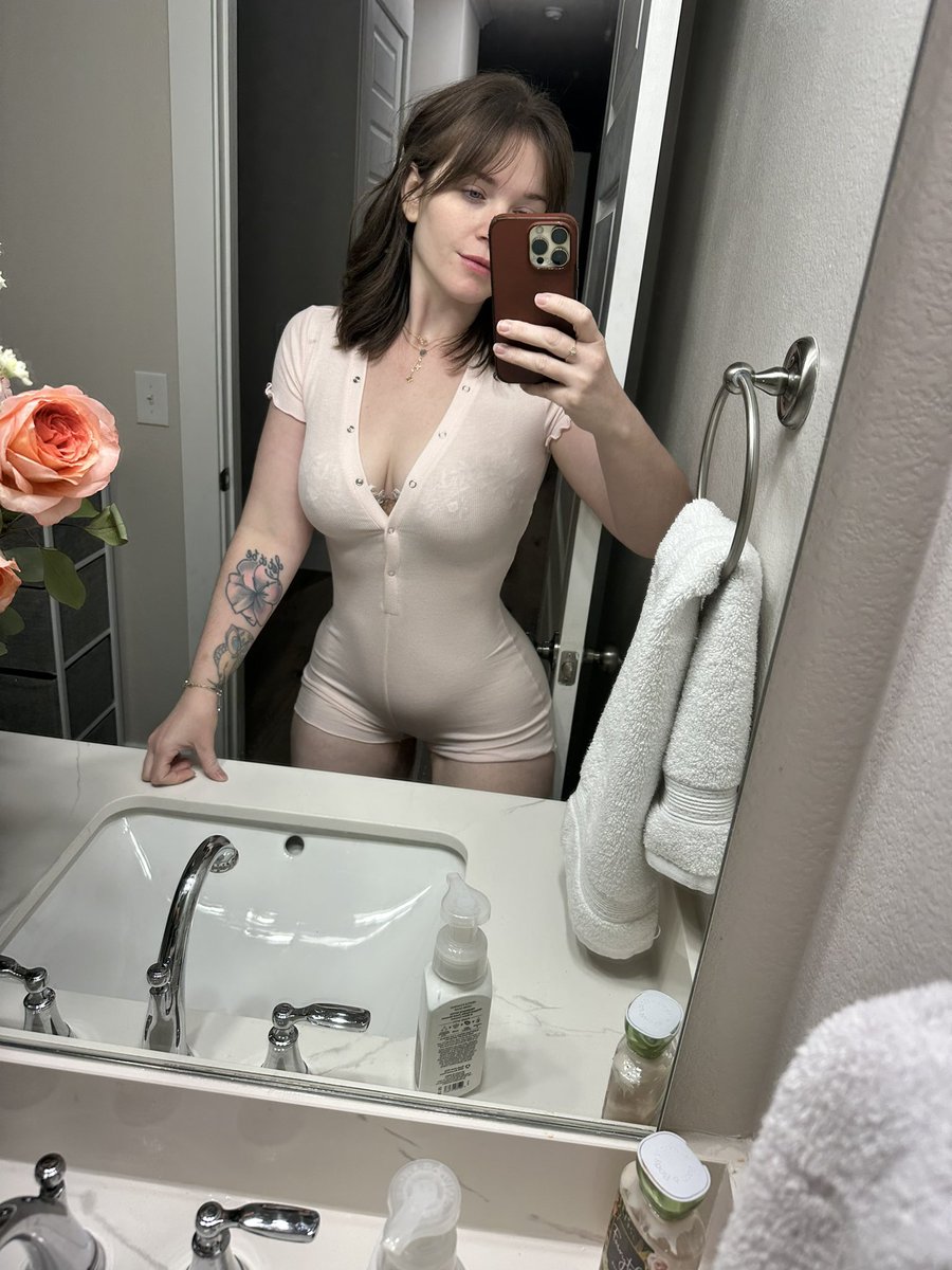 I offer erotic service bj deepthroat cowgirl reverse doggy toys french kiss anal foreplay  Featured Top Escort